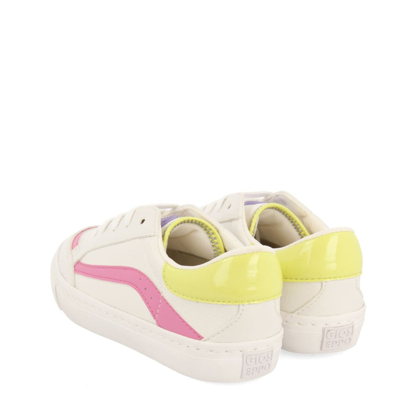 BASKETS BLANCHES AVEC DES DÉTAILS DE COULEURS POUR FILLE ET GARÇON CUSICK 