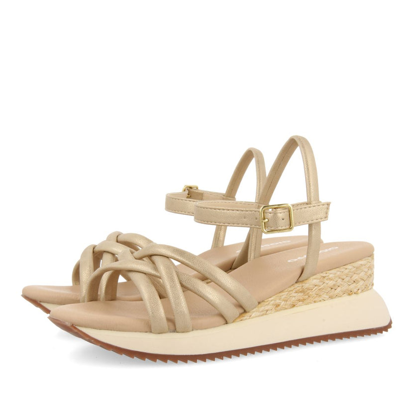 SANDALIAS DORADAS CON CUÑA Y TIRAS TUBULARES PARA MUJER PERMET