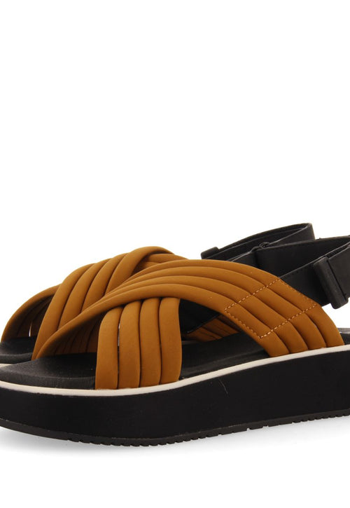SANDALIAS DEPORTIVAS COLOR CUERO CON PLATAFORMA PARA MUJER BRYHER