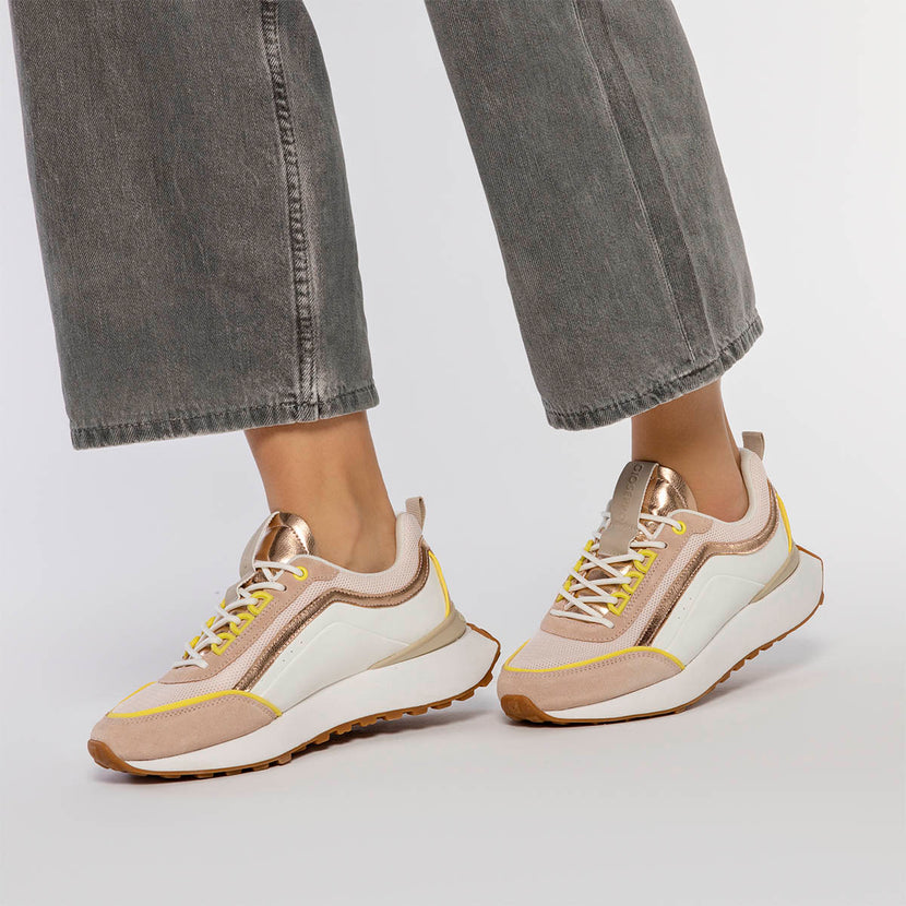 SNEAKERS BLANCAS CON DETALLES NUDE PARA MUJER BALLAGAT