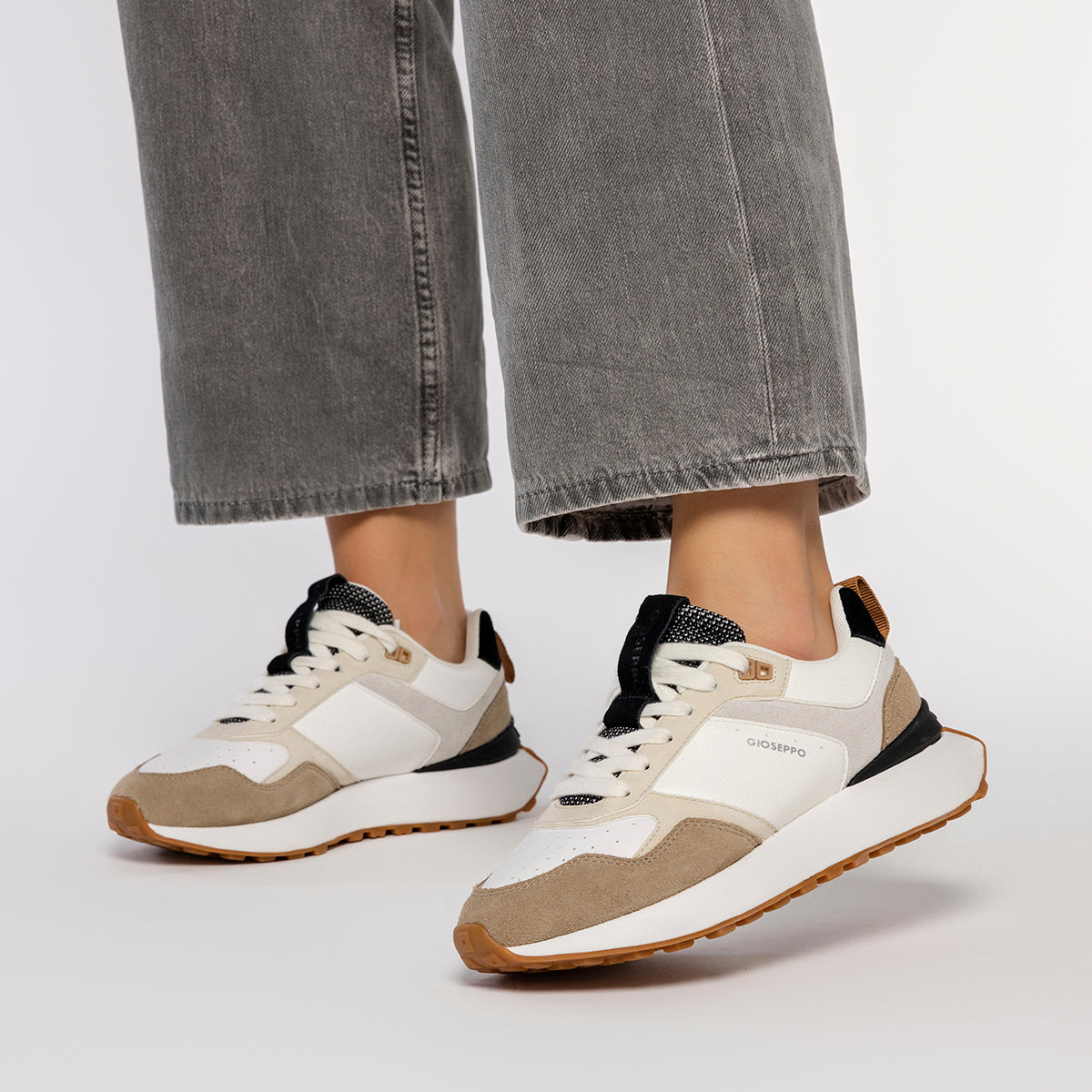 BASKETS EN CUIR INSPIRÉES RÉTRO POUR FEMME ELFERS OFF-WHITE