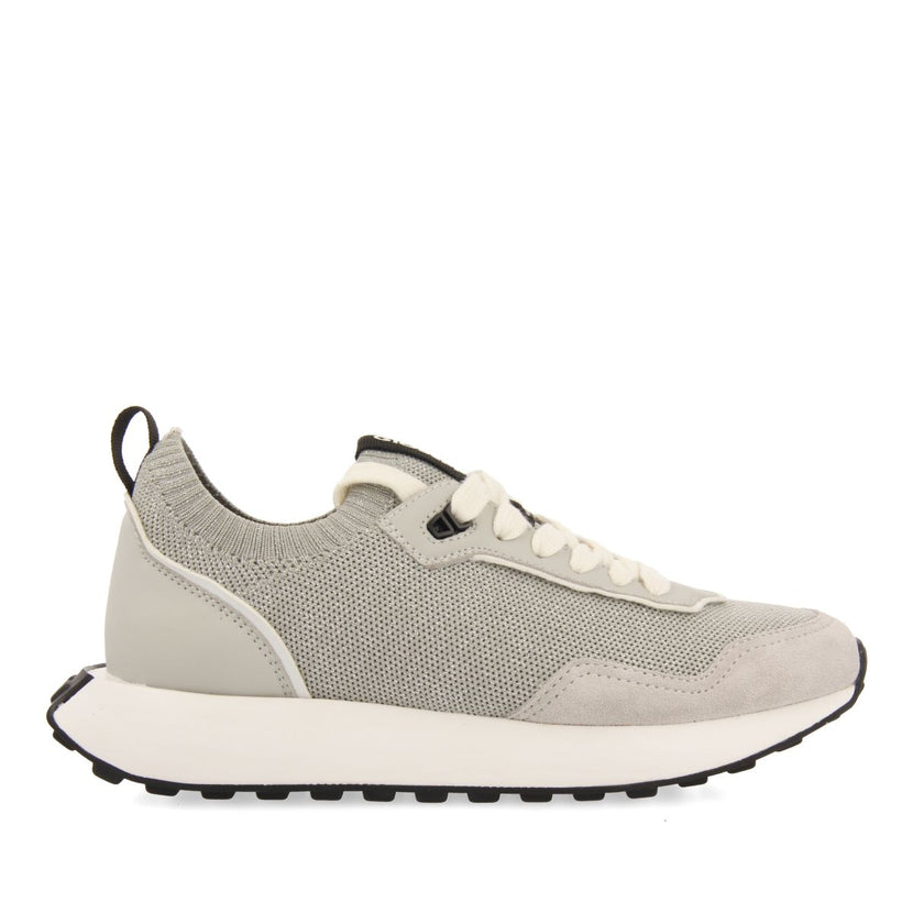 SNEAKERS PLATEADAS DE CORTE ELÁSTICO PARA MUJER FINIQ