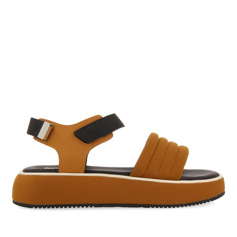 SANDALIAS DEPORTIVAS COLOR CUERO CON PLATAFORMA PARA MUJER CHEVAL