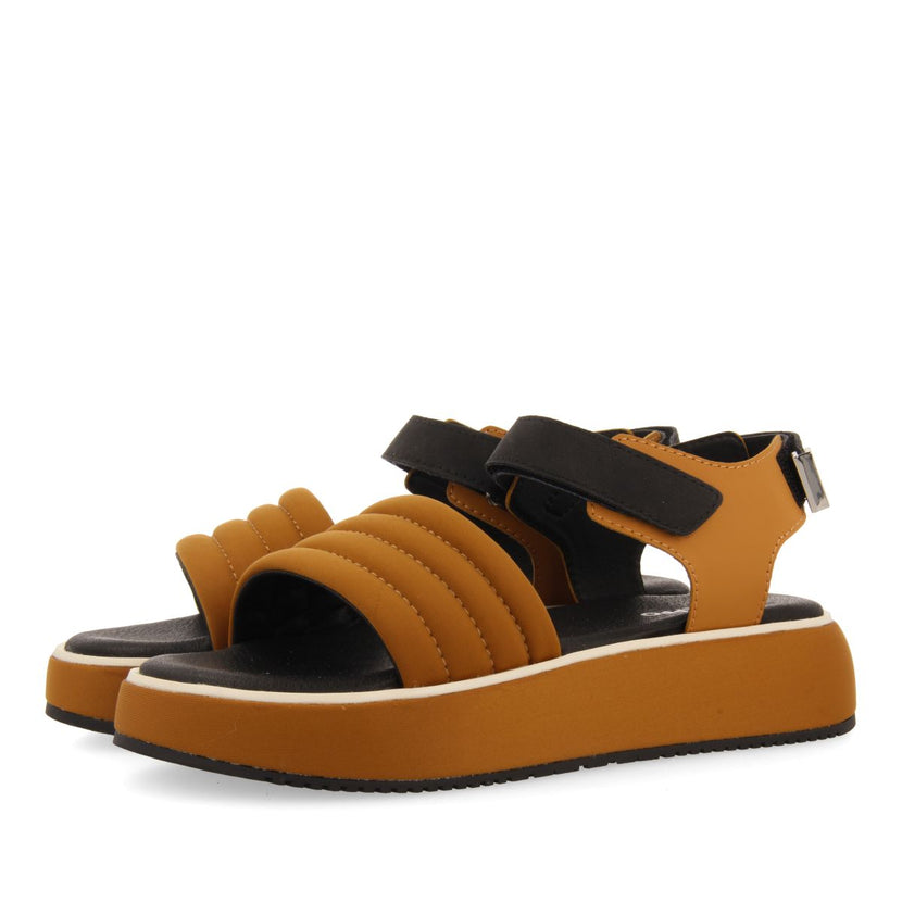 SANDALIAS DEPORTIVAS COLOR CUERO CON PLATAFORMA PARA MUJER CHEVAL