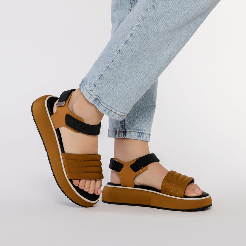 SANDALIAS DEPORTIVAS COLOR CUERO CON PLATAFORMA PARA MUJER CHEVAL