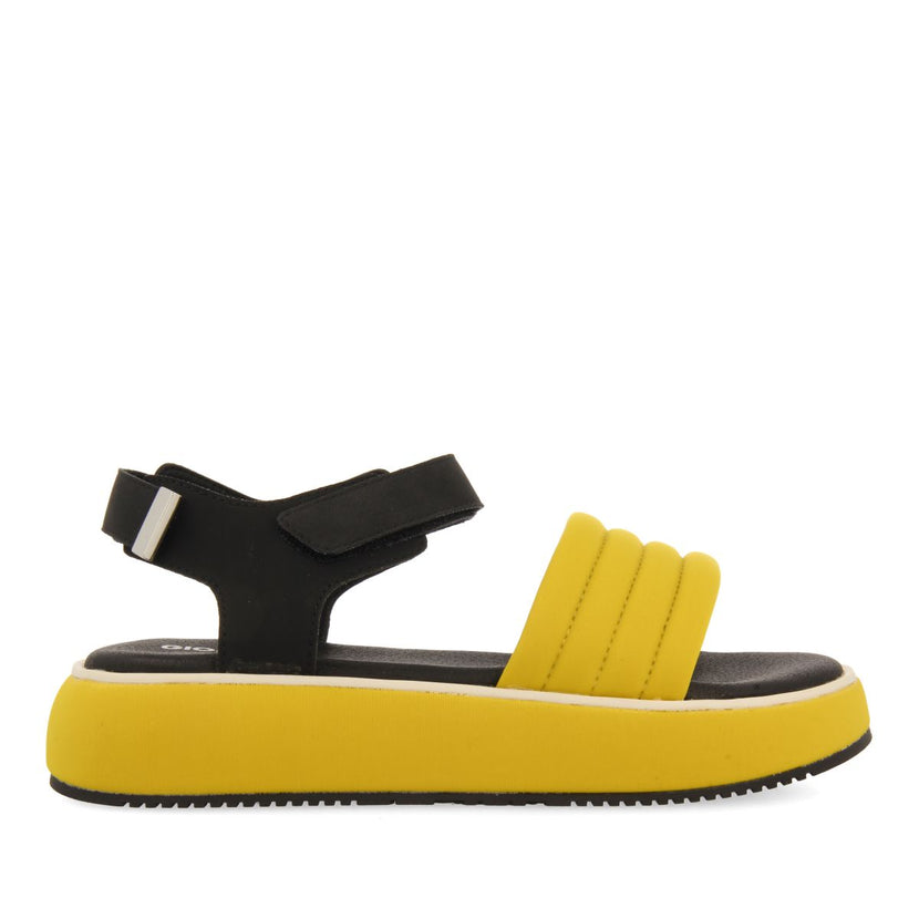 SANDALIAS DEPORTIVAS COLOR MOSTAZA CON PLATAFORMA PARA MUJER CHEVAL