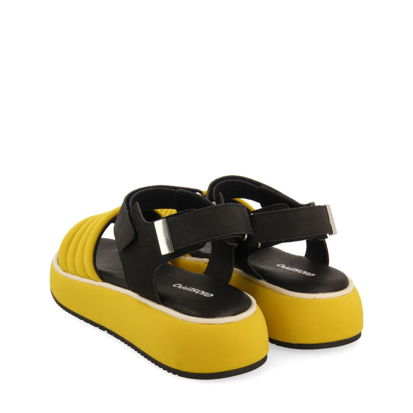 SANDALIAS DEPORTIVAS COLOR MOSTAZA CON PLATAFORMA PARA MUJER CHEVAL