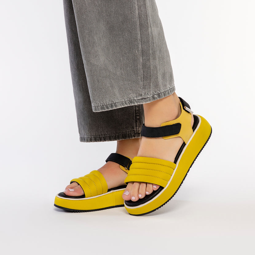 SANDALIAS DEPORTIVAS COLOR MOSTAZA CON PLATAFORMA PARA MUJER CHEVAL