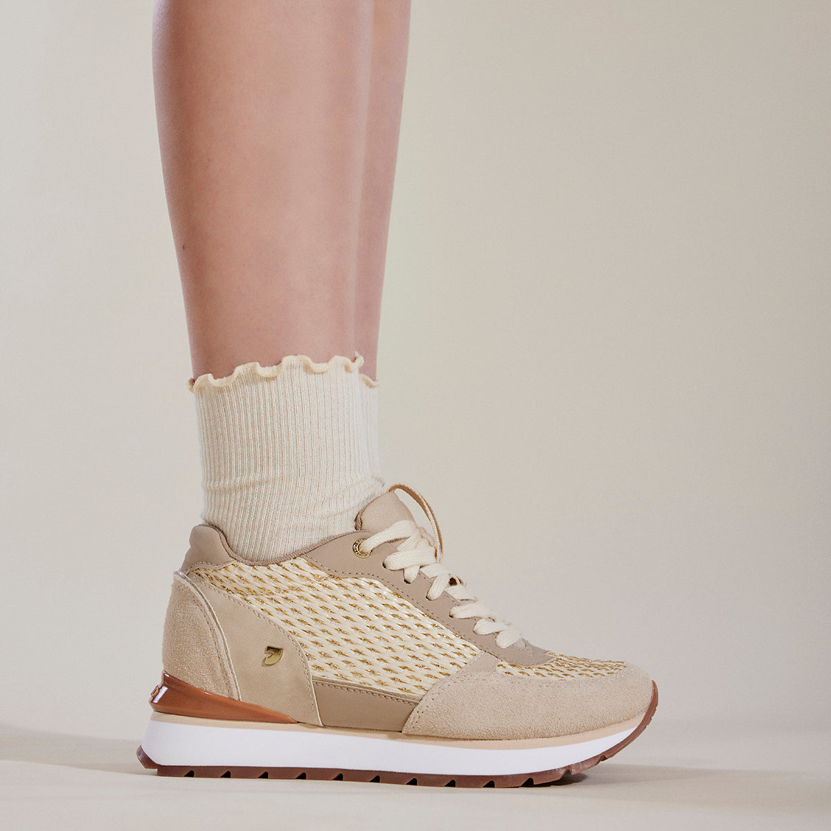 SCARPE DA GINNASTICA DORATE CON ZEPPA INTERNA E DETTAGLI INTRECCIATI PER DONNA HEKAL