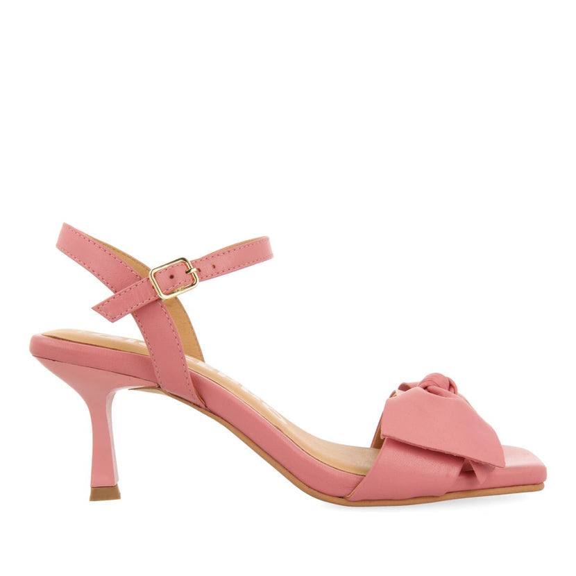 SANDALIAS ROSAS DE TACÓN FINO CON DETALLE DE LAZO PARA MUJER PATTI