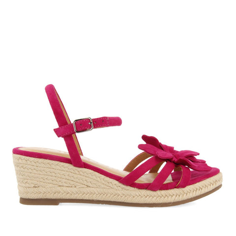 SANDALIAS DE PIEL COLOR FUCSIA CON ADORNO DE FLOR Y CUÑA DE YUTE PARA MUJER SAMSULA