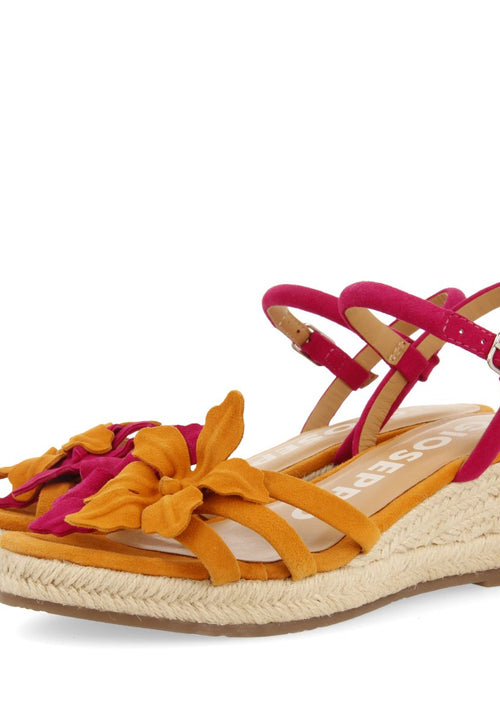 SANDALIAS DE PIEL COLOR FUCSIA Y NARANJA CON ADORNO DE FLOR Y CUÑA DE YUTE PARA MUJER SAMSULA