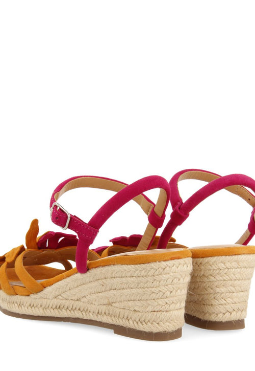SANDALIAS DE PIEL COLOR FUCSIA Y NARANJA CON ADORNO DE FLOR Y CUÑA DE YUTE PARA MUJER SAMSULA
