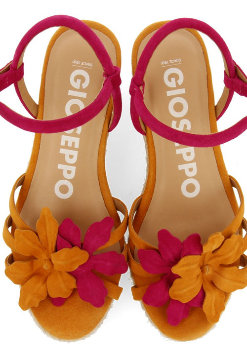 SANDALIAS DE PIEL COLOR FUCSIA Y NARANJA CON ADORNO DE FLOR Y CUÑA DE YUTE PARA MUJER SAMSULA