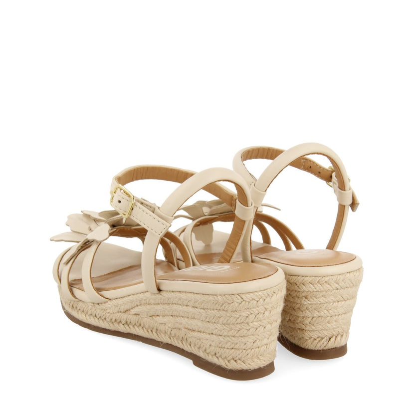 SANDALIAS DE PIEL COLOR OFF-WHITE CON ADORNO DE FLOR Y CUÑA DE YUTE PARA MUJER SAMSULA