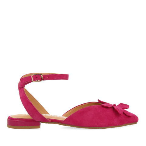 BAILARINAS DE PIEL FUCSIA DESTALONADAS CON DETALLE DE FLOR PARA MUJER HOWEY