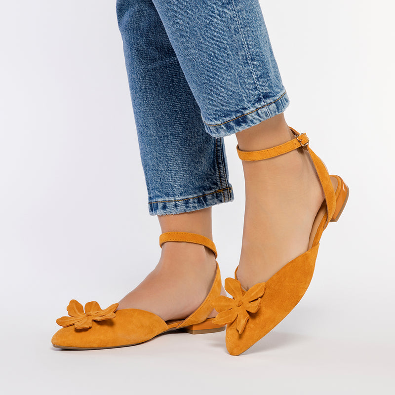 BAILARINAS DE PIEL NARANJA DESTALONADAS CON DETALLE DE FLOR PARA MUJER HOWEY