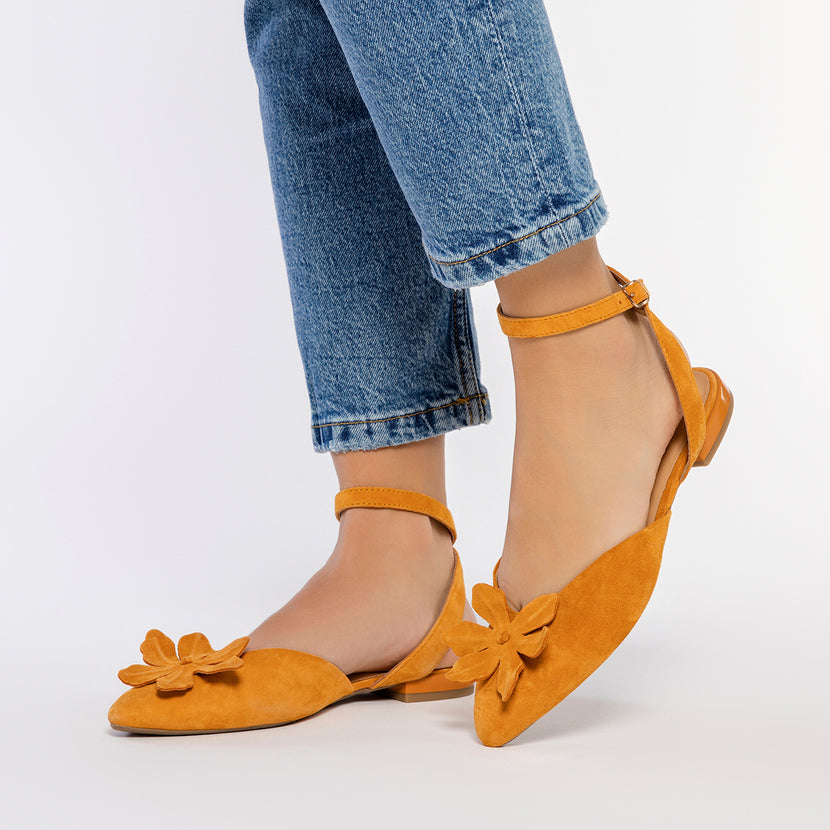 BAILARINAS DE PIEL NARANJA DESTALONADAS CON DETALLE DE FLOR PARA MUJER HOWEY