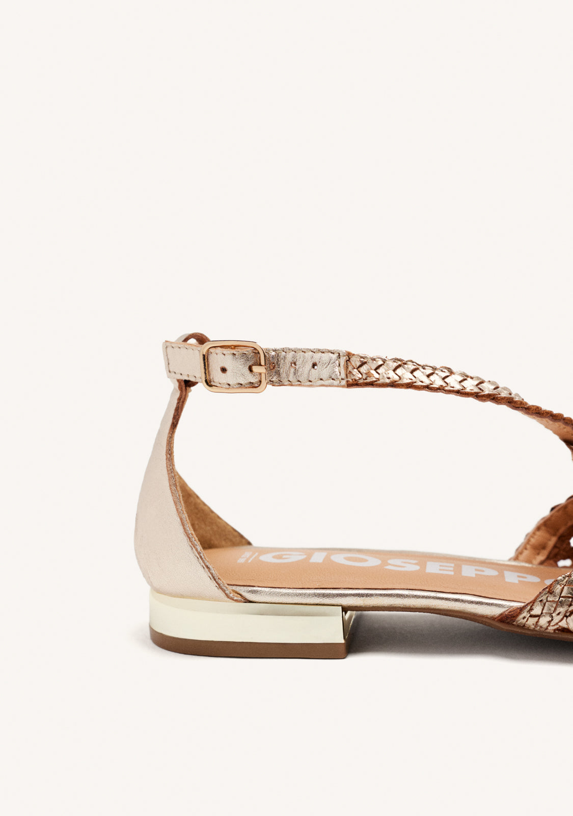 BAILARINAS DE PIEL COLOR PLATINO CON TRENZADOS PARA MUJER LESKOVIC