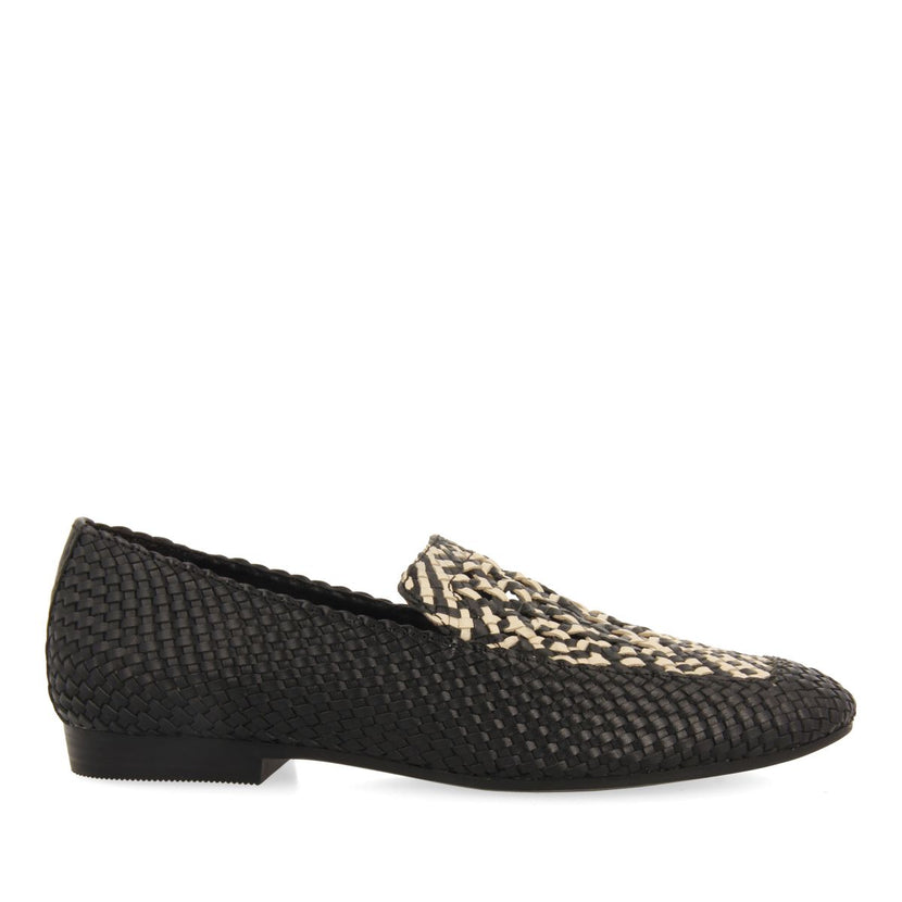 MOCASINES DE PIEL TRENZADA COLOR NEGRO CON DETALLE BICOLOR PARA MUJER RADDUSA