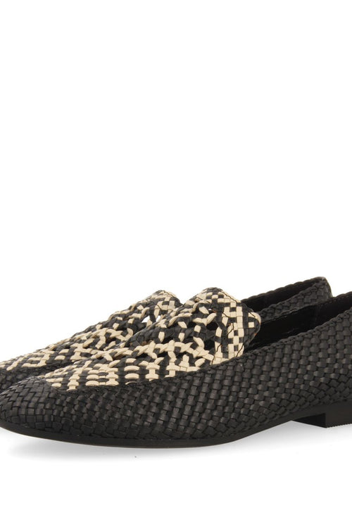 MOCASINES DE PIEL TRENZADA COLOR NEGRO CON DETALLE BICOLOR PARA MUJER RADDUSA