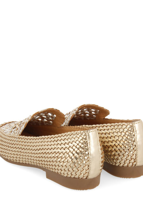 MOCASINES DE PIEL TRENZADA COLOR PLATINO CON DETALLE BICOLOR PARA MUJER RADDUSA