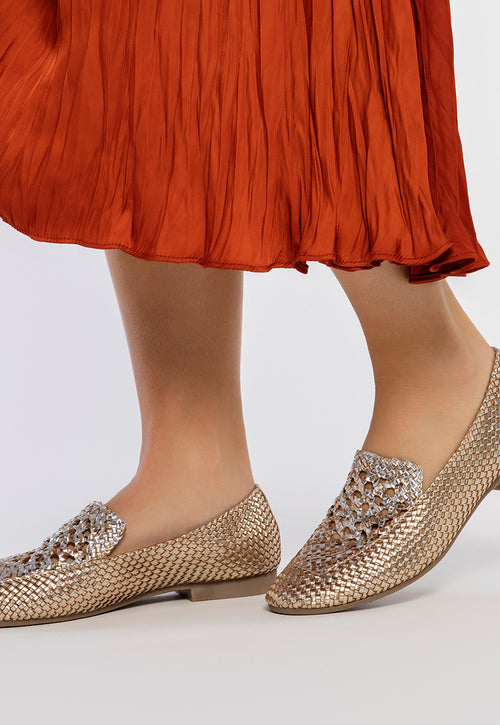 MOCASINES DE PIEL TRENZADA COLOR PLATINO CON DETALLE BICOLOR PARA MUJER RADDUSA