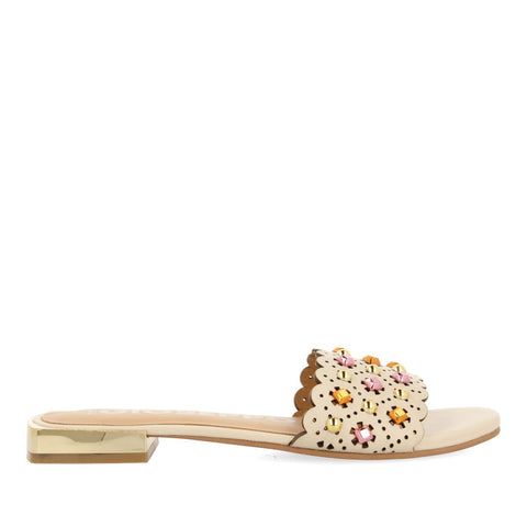 SANDALIAS TIPO PALA COLOR OFF-WHITE CON ADORNOS DE TACHAS PARA MUJER LABIN
