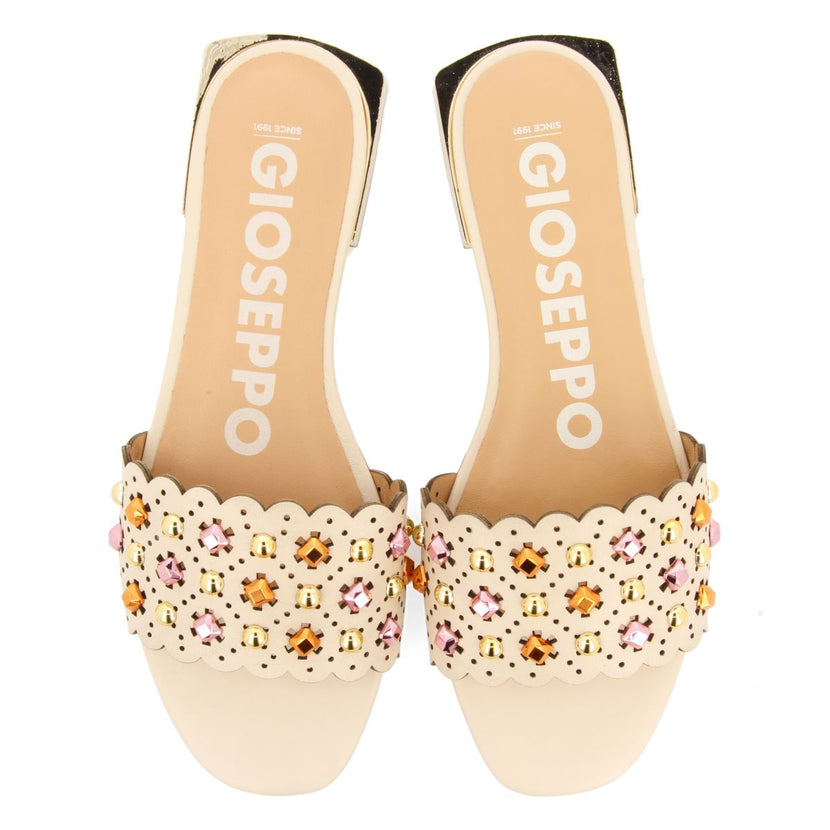 SANDALIAS TIPO PALA COLOR OFF-WHITE CON ADORNOS DE TACHAS PARA MUJER LABIN