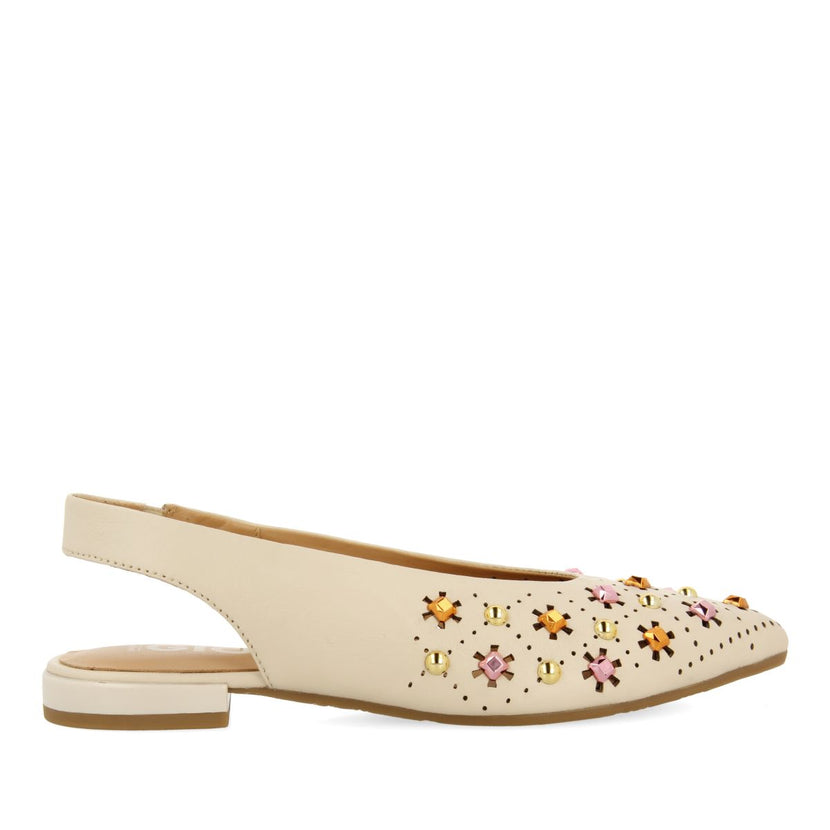 BAILARINAS DESTALONADAS EN PIEL COLOR OFF-WHITE CON DETALLE DE TACHAS PARA MUJER DAKOVO