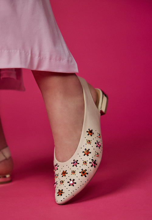 UNLINED OFF-WHITE LEATHER BALLERINA FLATS WITH STUD DETAIL FOR WOMEN DAKOVO