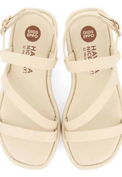 SANDALIAS COLOR OFF-WHITE DE PIEL CON TIRAS Y SUELA CON VOLUMEN PARA NIÑA Y NIÑO COULEE