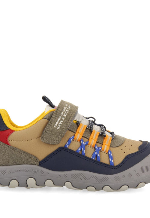 SNEAKERS BEIGE ESTILO CALIFORNIANAS CON CIERRES AJUSTABLES PARA NIÑO Y NIÑA