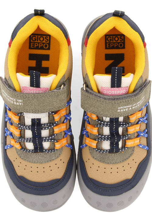 SNEAKERS BEIGE ESTILO CALIFORNIANAS CON CIERRES AJUSTABLES PARA NIÑO Y NIÑA