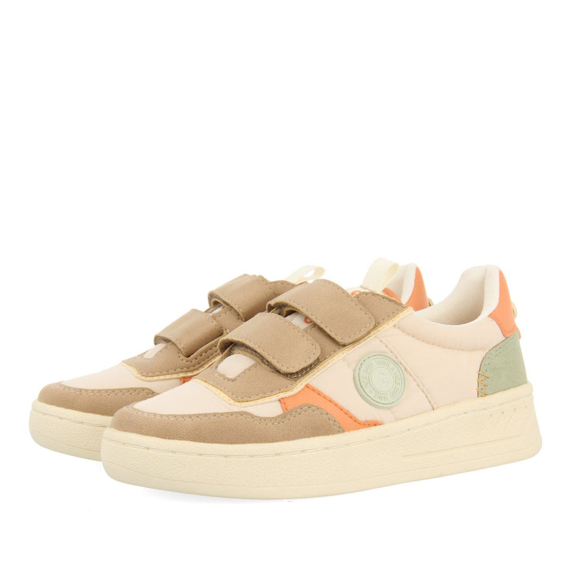 SNEAKERS COLOR BEIGE ESTILO RETRO CON DETALLES DE COLORES PARA NIÑA Y NIÑO WELAKA