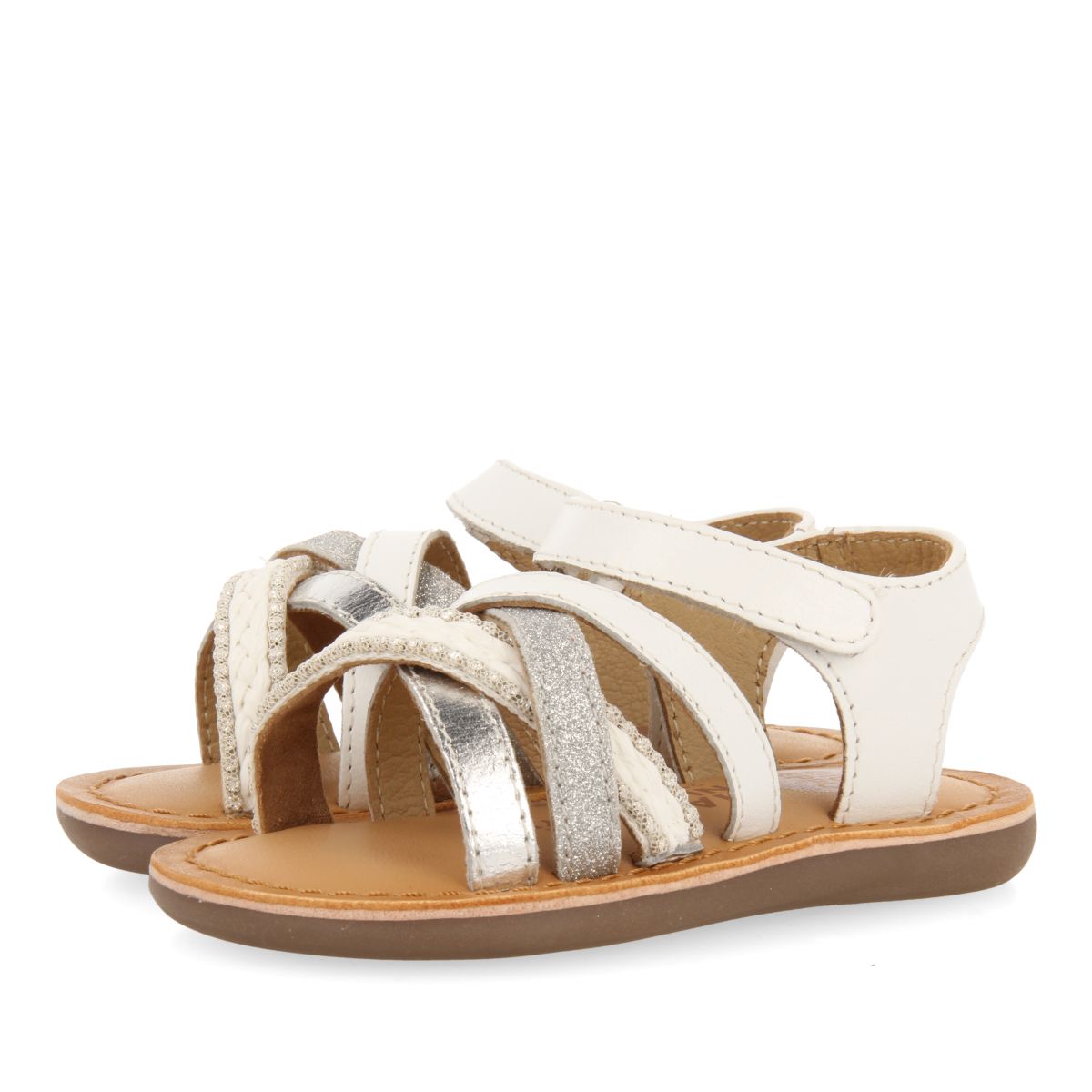 SANDALIAS BLANCAS DE PIEL CON BORDADO EN RAFIA, GLITTER Y ACENTOS METALIZADOS PARA BEBÉ ILOK