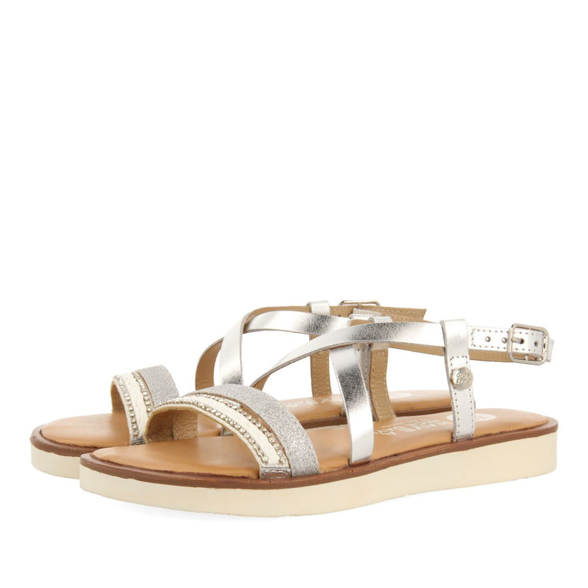 SANDALES EN CUIR ARGENTÉ AVEC TRESSAGE, PAILLETTES ET ACCENTS MÉTALLIQUES POUR FILLE ET GARÇON MERRILL