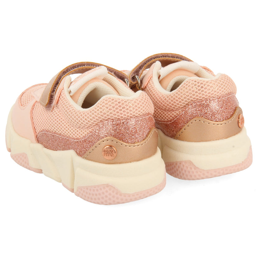 SNEAKERS ROSAS CON GLITTER, DETALLES METALIZADOS Y SUELA CON VOLUMEN PARA BEBÉ SUTERA
