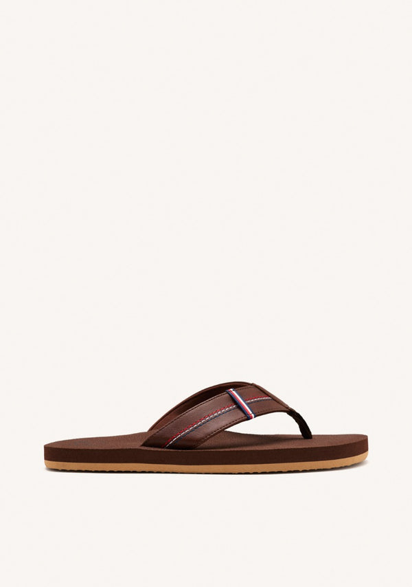 CHANCLAS MARRONES CON DETALLES DE COLORES PARA HOMBRE CUTLER