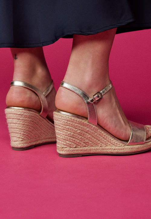 SANDALIAS DE PIEL COLOR PLATINO CON CUÑA DE YUTE PARA MUJER ZHEPE