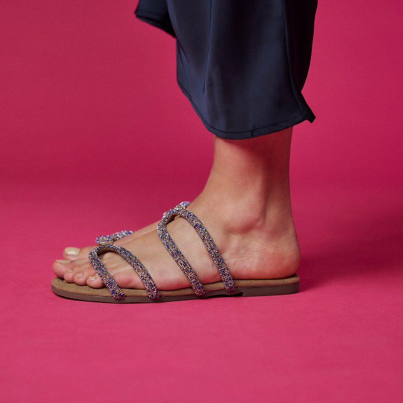 SANDALIAS TAUPE DE PIEL CON TIRAS CON PEDRERÍA PARA MUJER TEMELEC