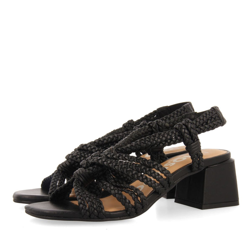 SANDALIAS DE TACÓN NEGRAS DE PIEL CON TRENZADOS PARA MUJER MALIQ