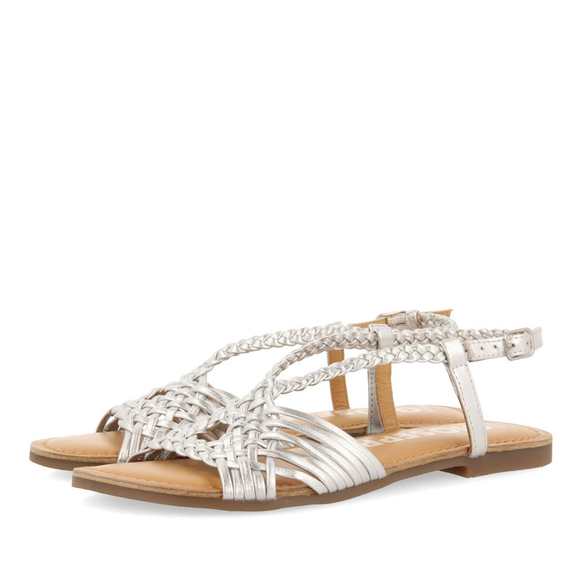 SANDALIAS PLATEADAS DE PIEL CON TIRAS CRUZADAS PARA MUJER AIDONE