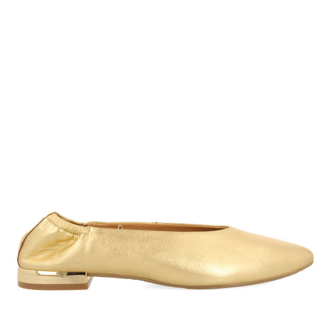 BAILARINAS DE PIEL COLOR DORADO CON PUNTA FINA Y TALÓN FRUNCIDA PARA MUJER GUATAY