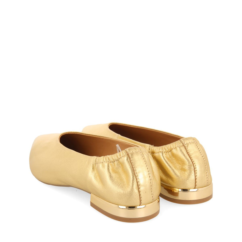 BAILARINAS DE PIEL COLOR DORADO CON PUNTA FINA Y TALÓN FRUNCIDA PARA MUJER GUATAY