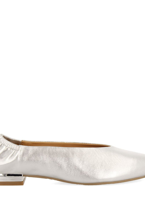 SILVER LEATHER BALLERINAS WITH POINTED TOE AND RUFFLED HEEL FOR WOMEN GUATAY