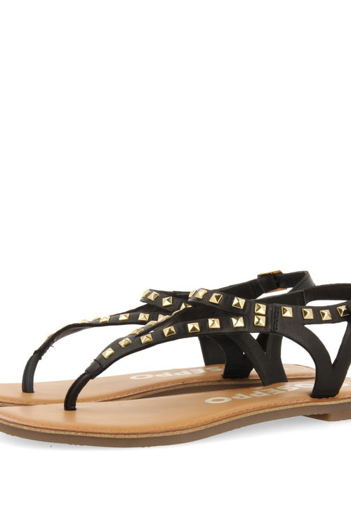 SANDALIAS NEGRAS DE PIEL CON TACHAS PARA MUJER TRILBY