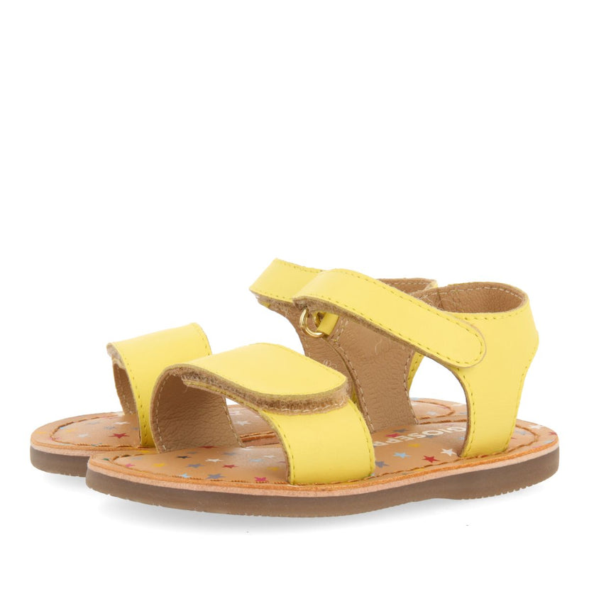 SANDALIAS AMARILLAS DE PIEL CON PRINT FANTASÍA PARA BEBÉ HIMARE