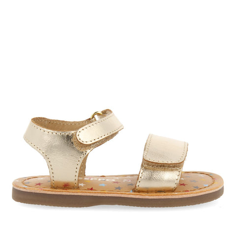 SANDALIAS DORADAS DE PIEL CON PRINT FANTASÍA PARA BEBÉ HIMARE