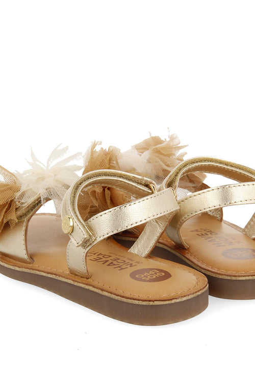 SANDALIAS DORADAS DE PIEL CON ADORNOS EN TUL MULTICOLOR PARA NIÑA Y NIÑO BICAJ